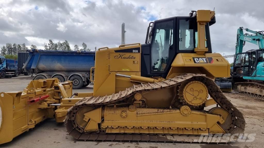 CAT D 6 N LGP بلدوزرات مجنزرة