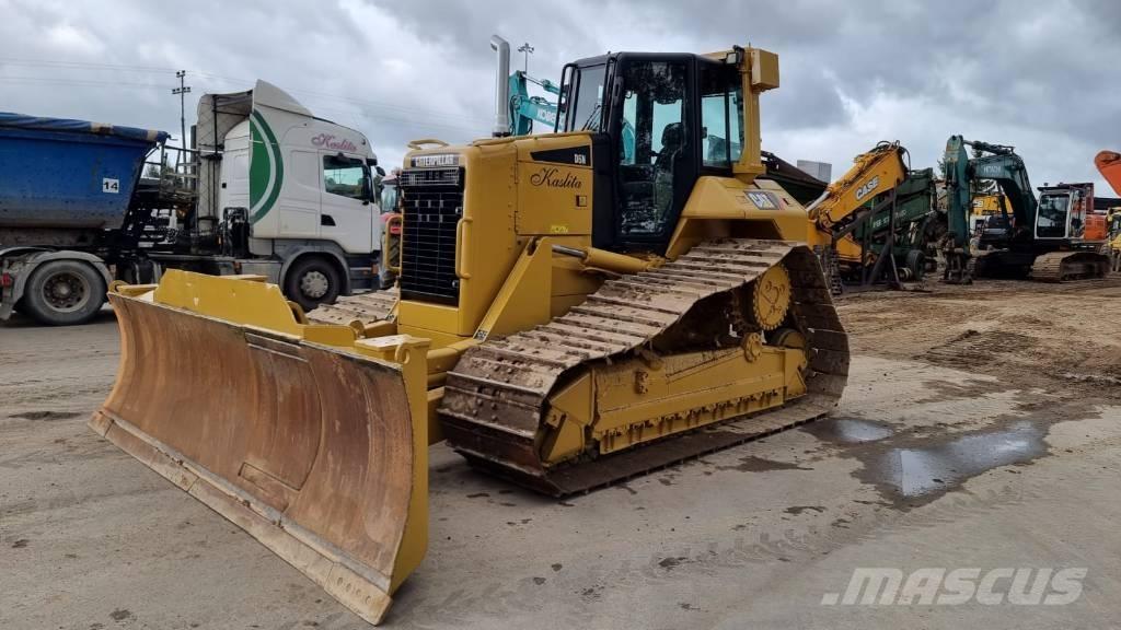 CAT D 6 N LGP بلدوزرات مجنزرة