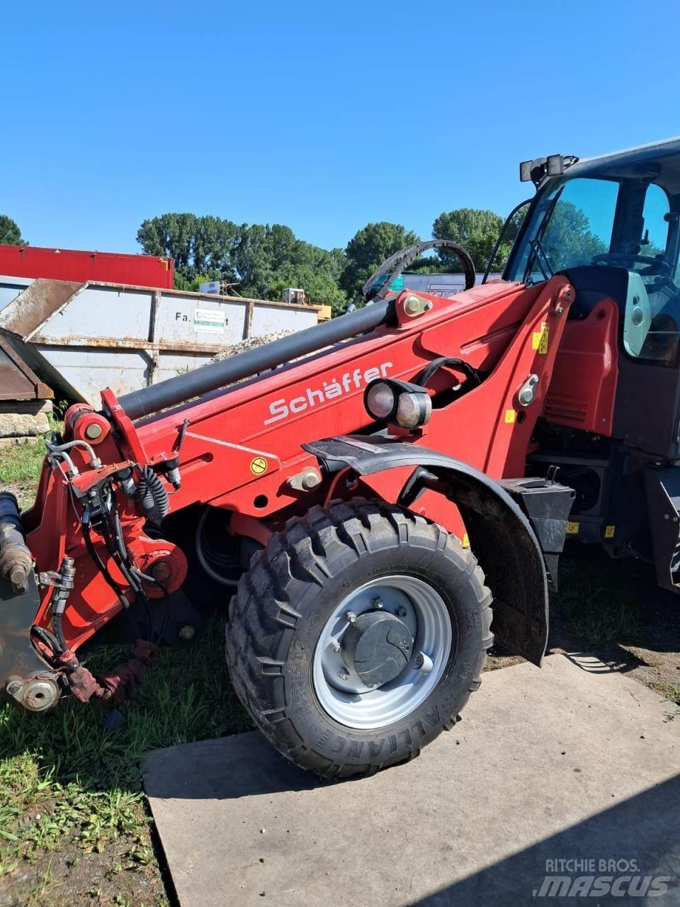 Schäffer 6680 T لوادر صغيرة