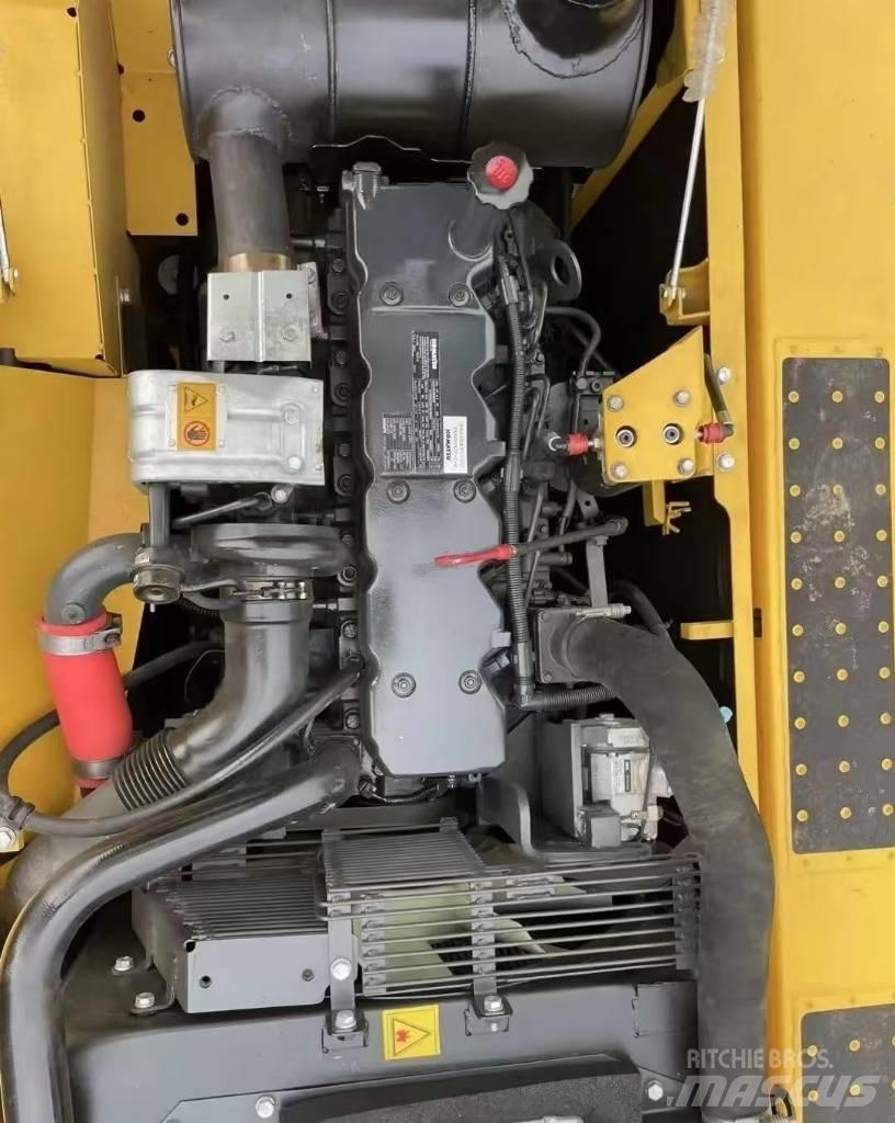 Komatsu PC 240 حفارات زحافة