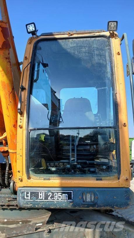 Hyundai Robex 220 LC حفارات زحافة