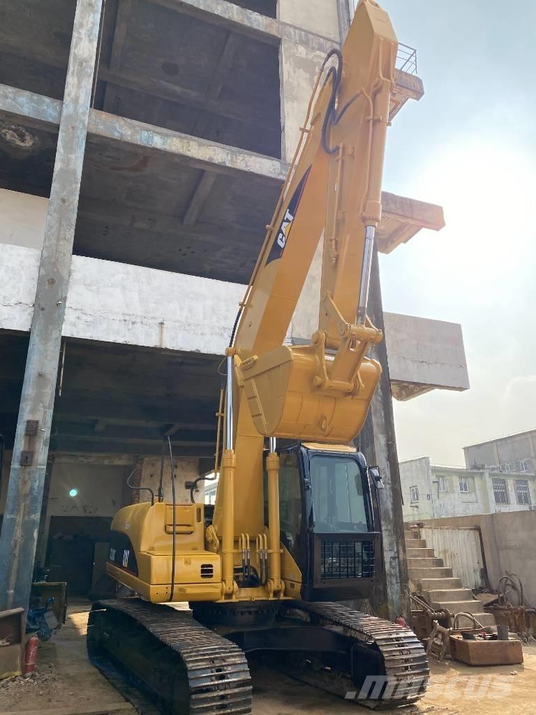 CAT 320 C حفارات زحافة
