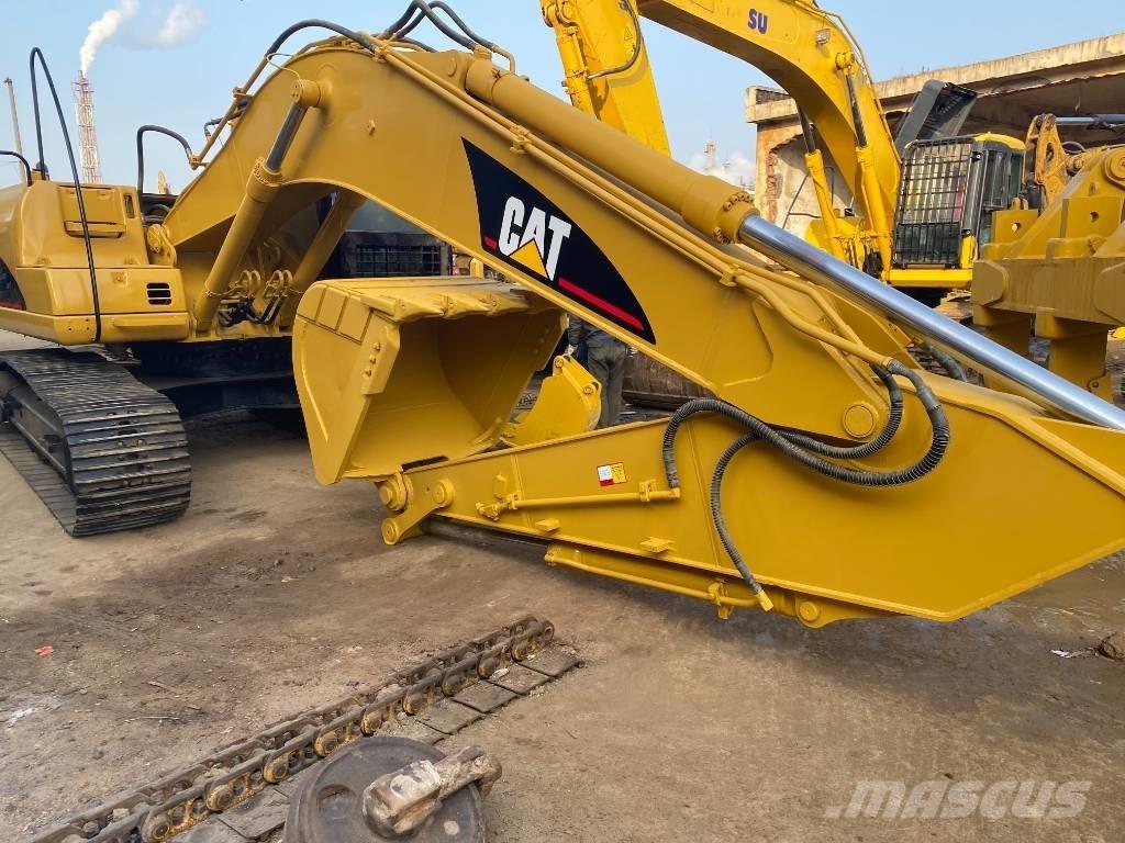 CAT 320 C حفارات زحافة