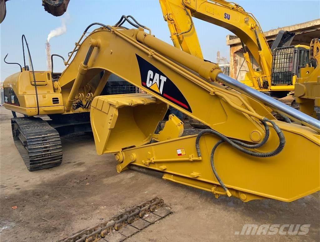 CAT 320 C حفارات زحافة