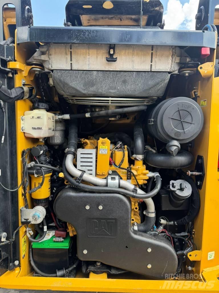CAT 259D3 لوادر انزلاقية التوجيه