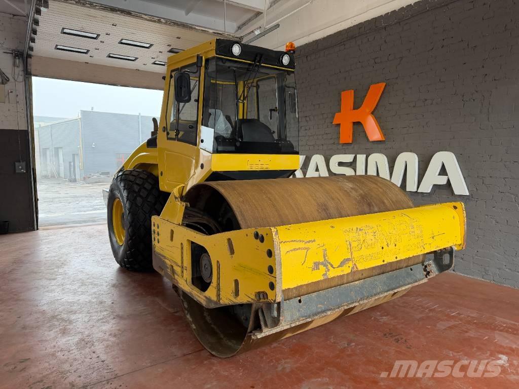 Bomag BW 211 D-4 مداحل أحادية الأسطوانة