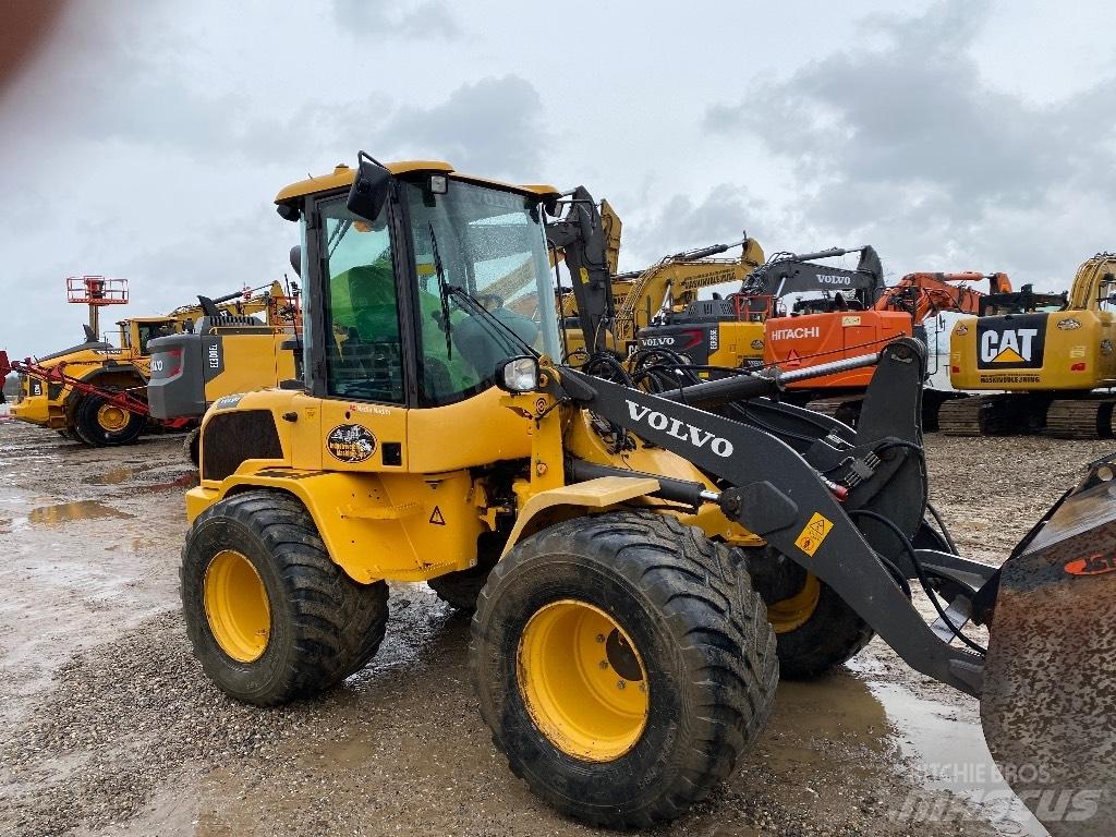 Volvo L 35 G لوادر بعجل