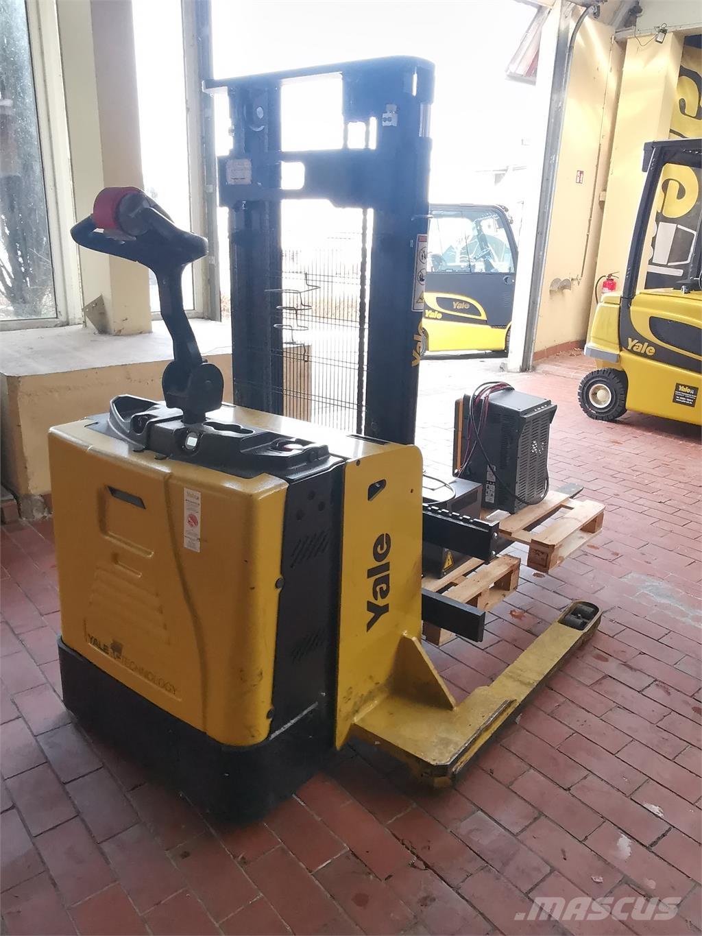 Yale MS15XSL شاحنات مناولة ذاتية الدفع