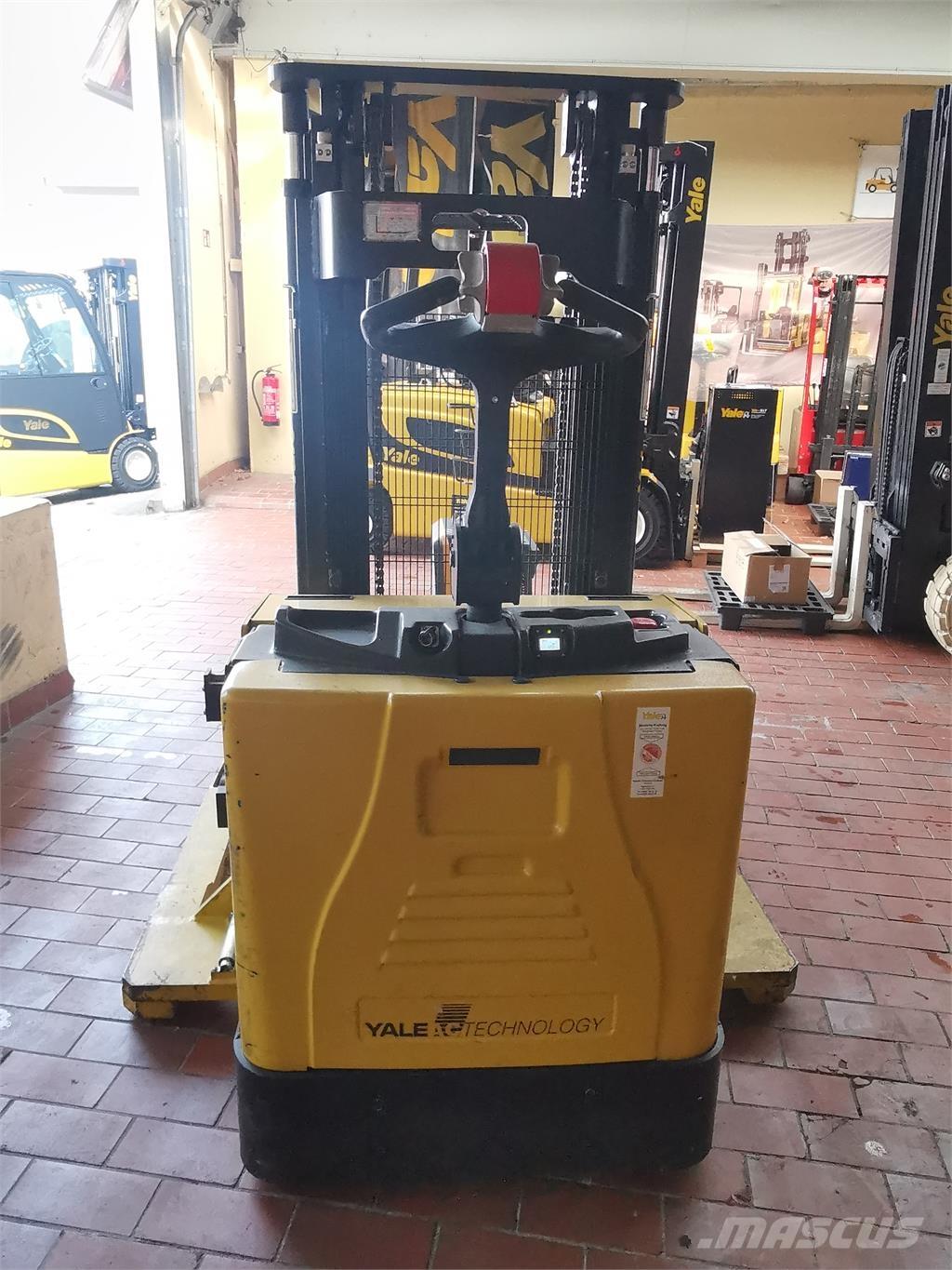 Yale MS15XSL شاحنات مناولة ذاتية الدفع