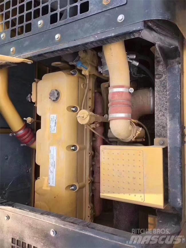 CAT 345 D L حفارات زحافة