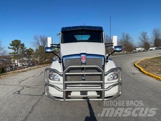 Kenworth T 680 وحدات الجر