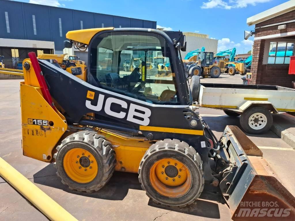 JCB 155HD لوادر انزلاقية التوجيه