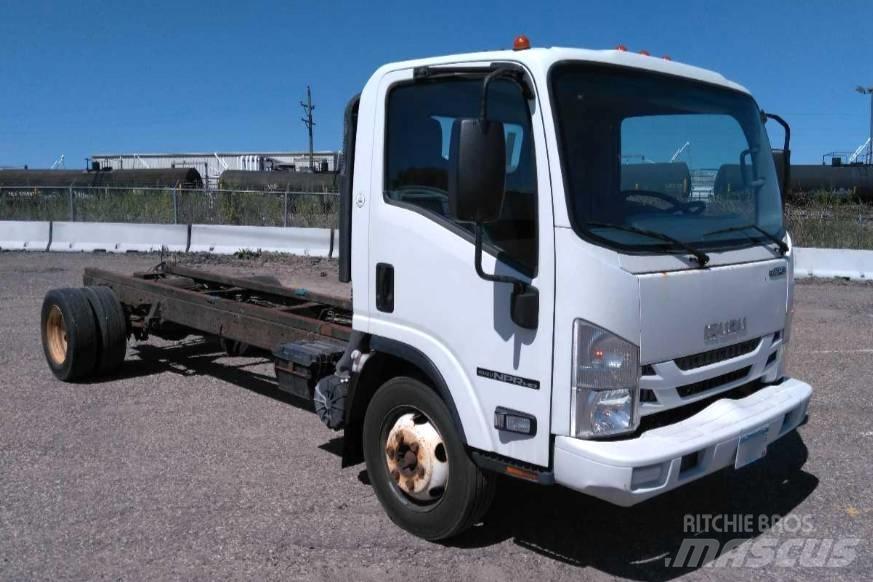 Isuzu NPR HD شاحنات بمقصورة وهيكل
