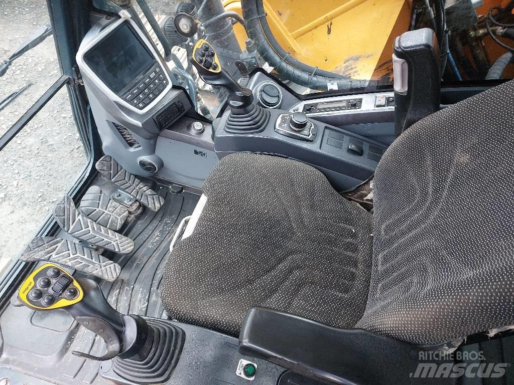 Hyundai HX 220 L حفارات زحافة