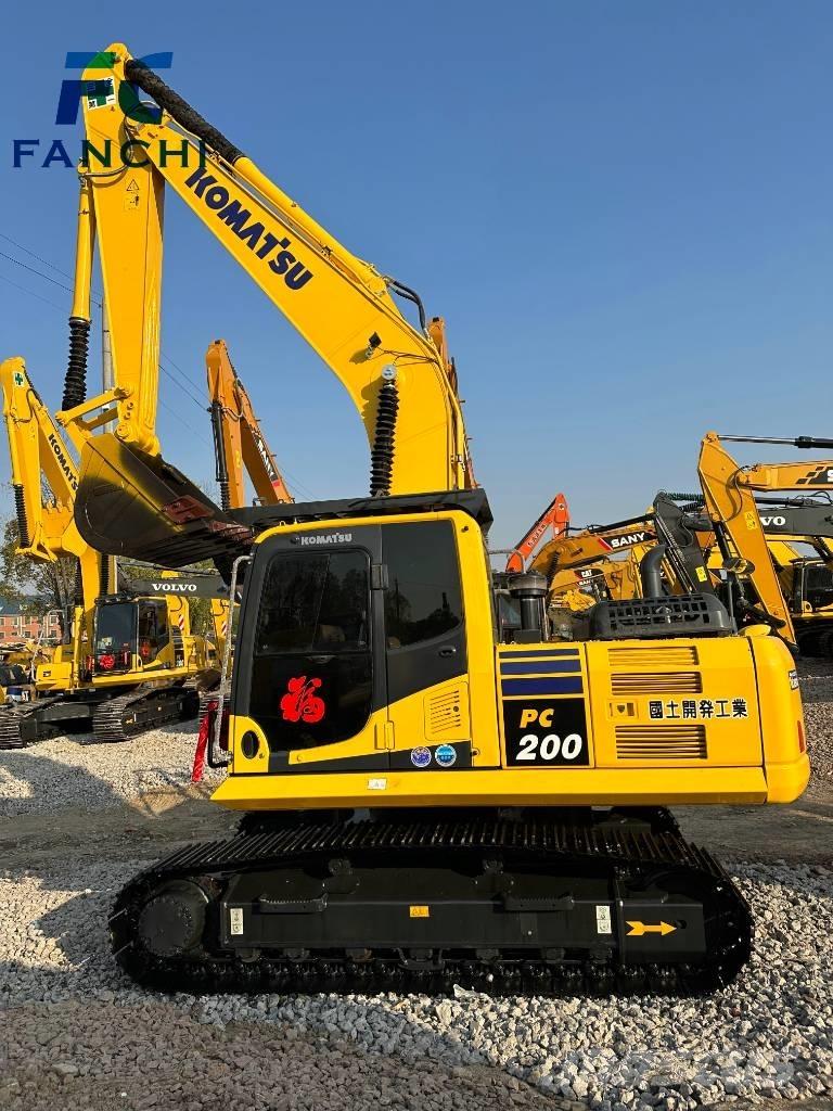 Komatsu PC 200-8 حفارات زحافة
