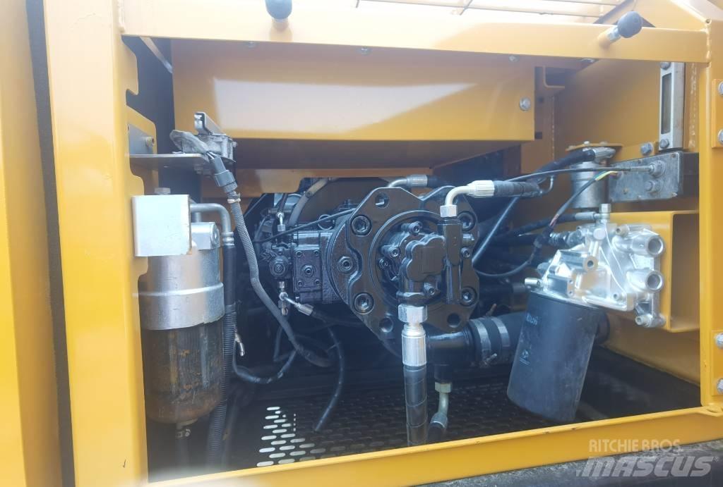 Sany SY 215 C حفارات زحافة