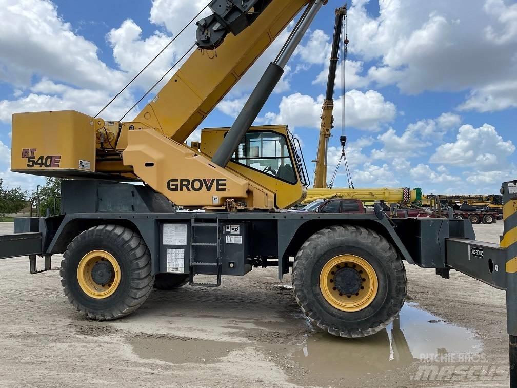 Grove RT 600 E رافعات الطرق الوعرة