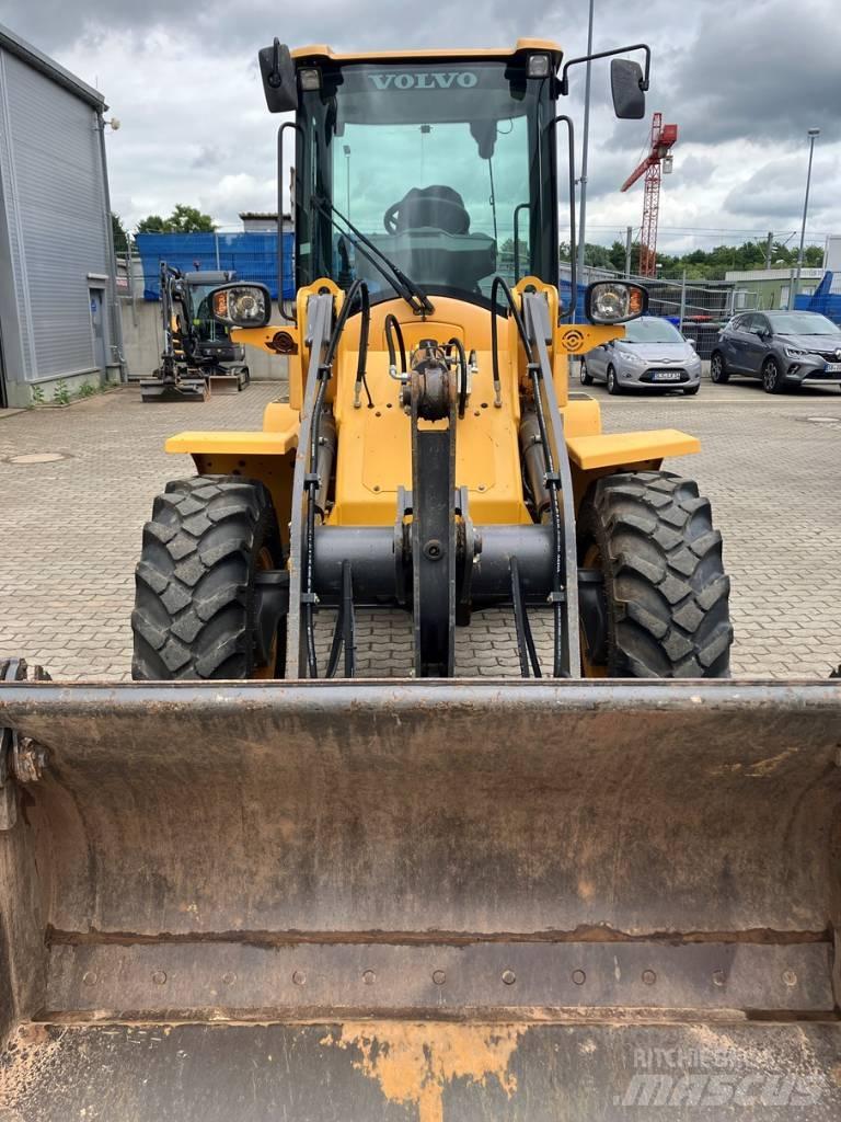 Volvo L 30 G لوادر بعجل