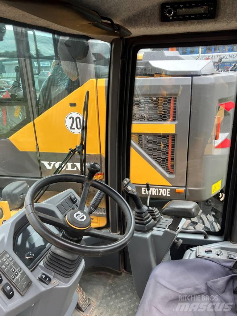 Volvo L 30 G لوادر بعجل