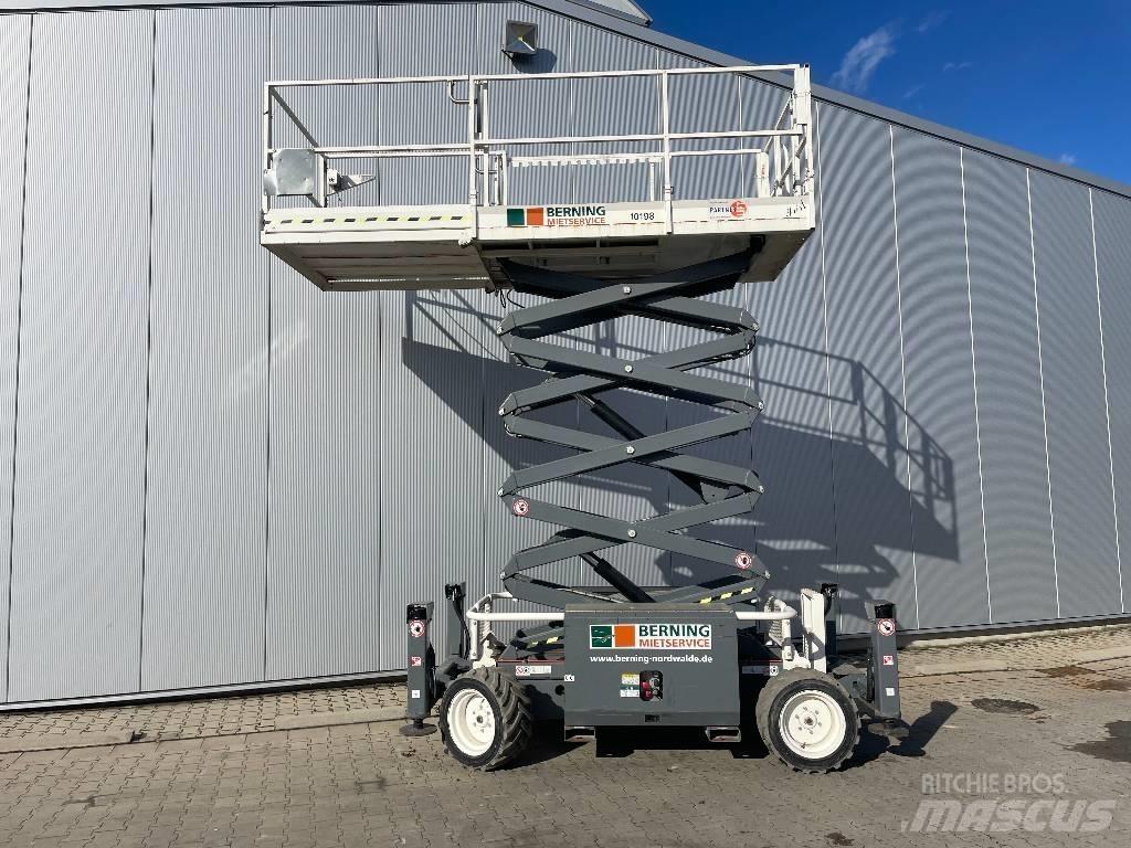 SkyJack SJ 6832 RTE رافعات مقصية الشكل