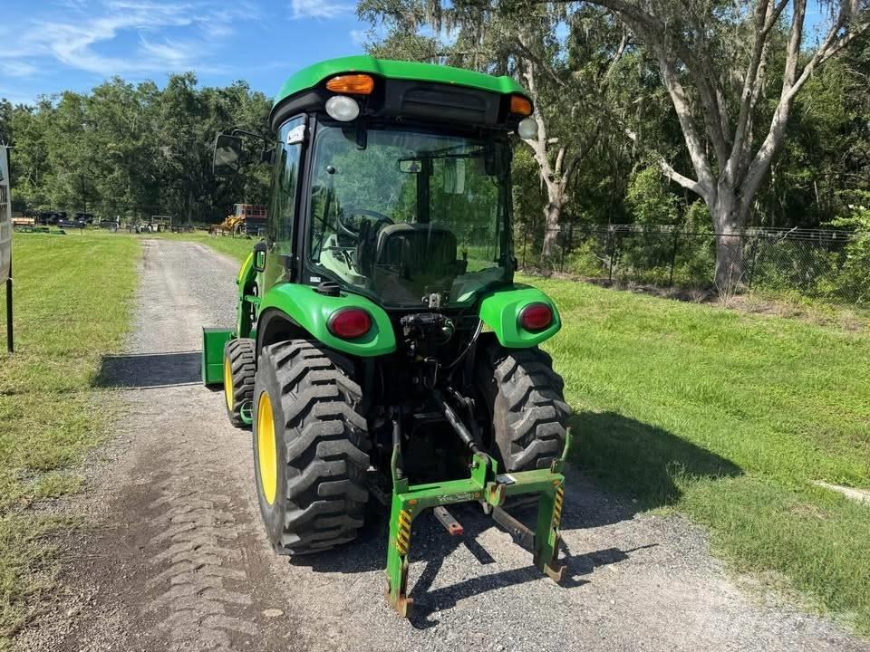 John Deere 3520 الجرارات