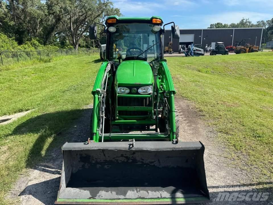 John Deere 3520 الجرارات