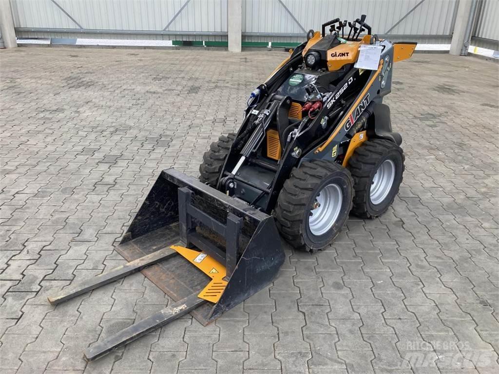 GiANT SK 252D لوادر صغيرة