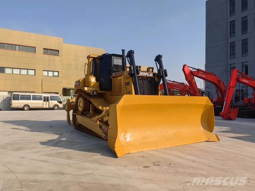 CAT D8R بلدوزرات مجنزرة
