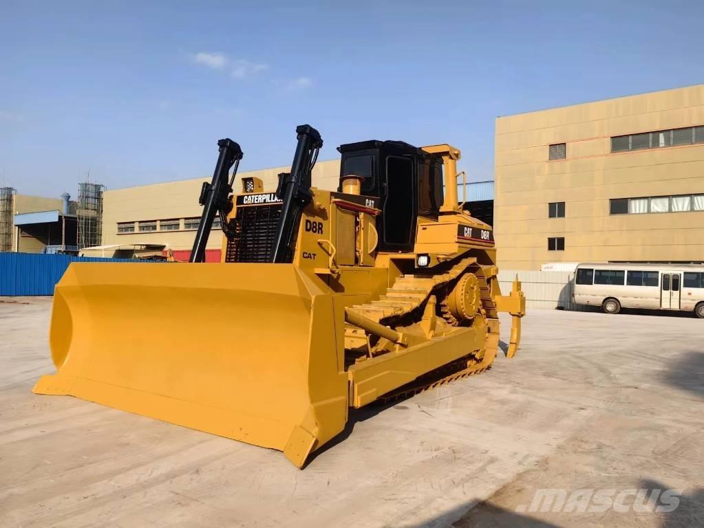 CAT D8R بلدوزرات مجنزرة