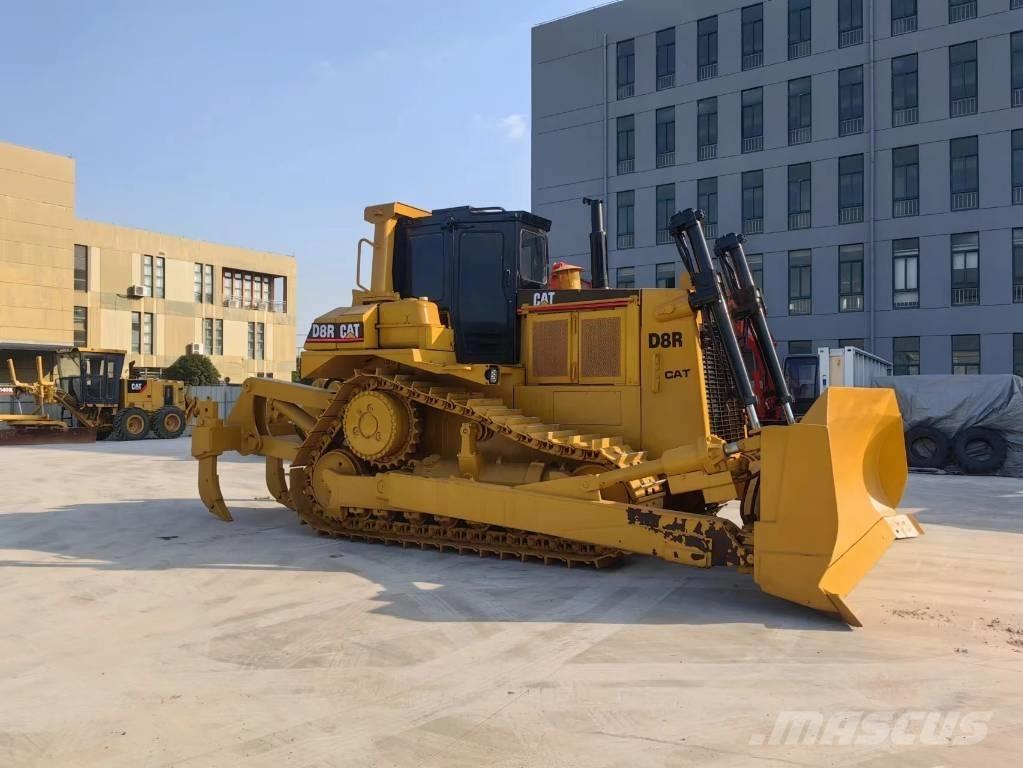 CAT D8R بلدوزرات مجنزرة