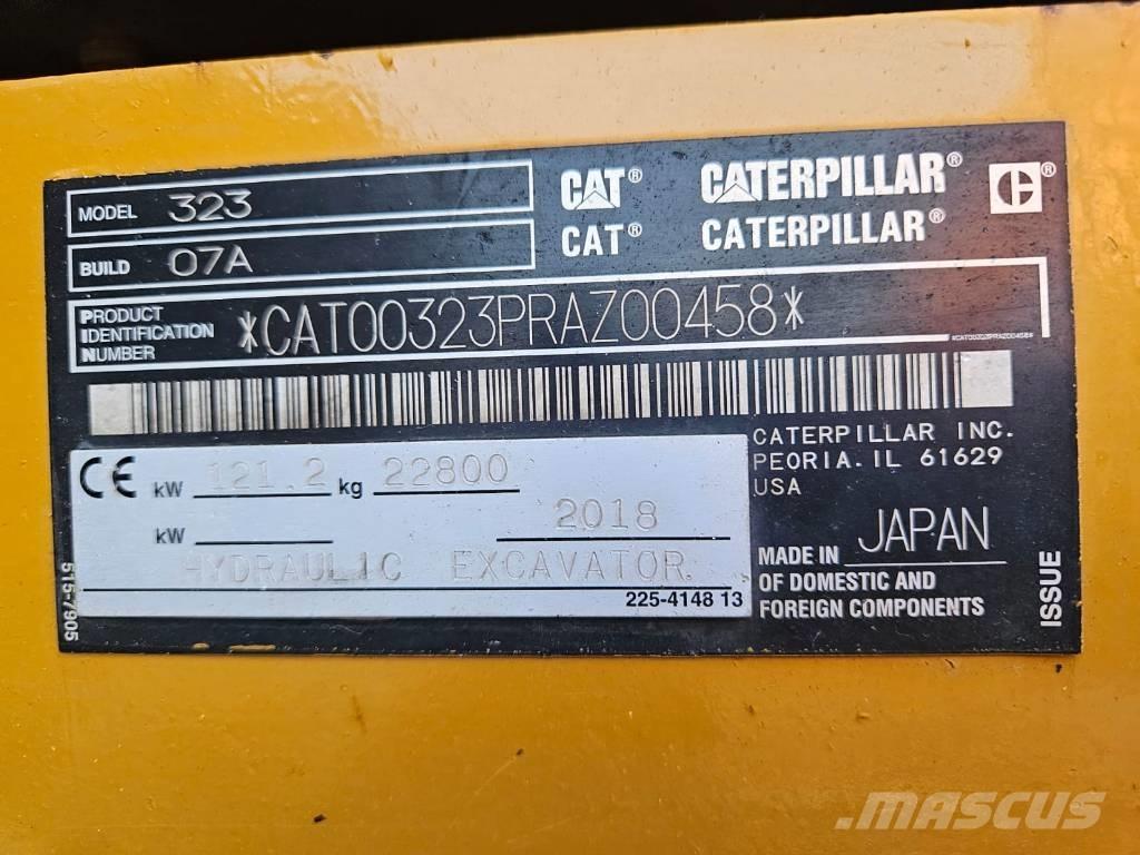 CAT 323 حفارات زحافة