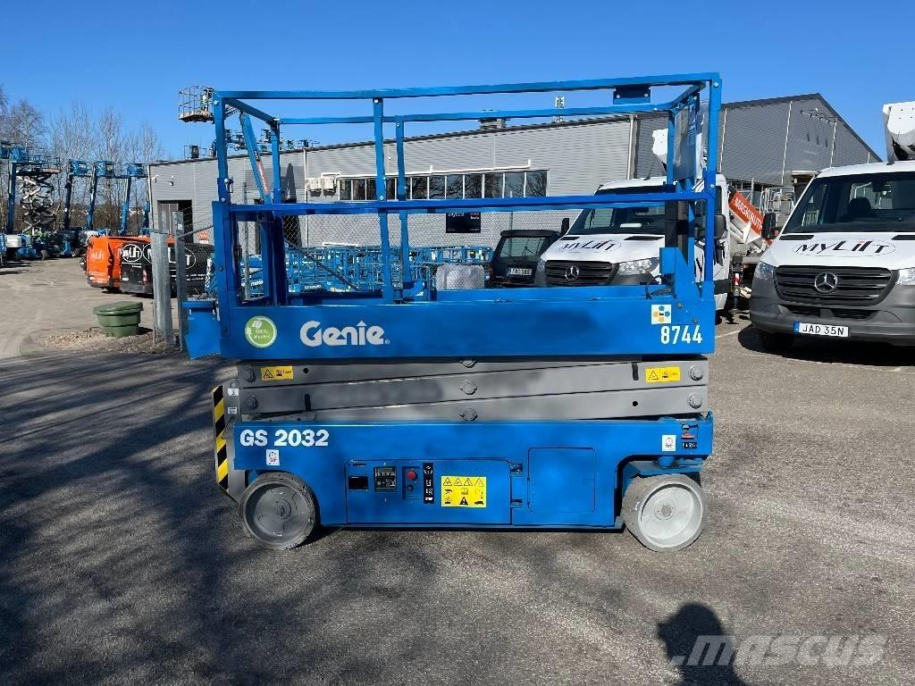 Genie GS 2032 رافعات مقصية الشكل