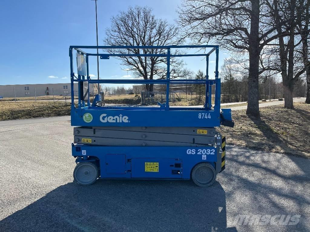 Genie GS 2032 رافعات مقصية الشكل