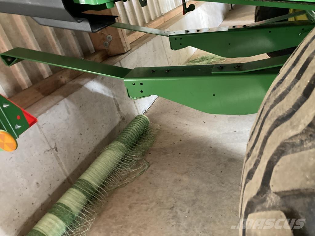 John Deere V461M محزمات مستديرة