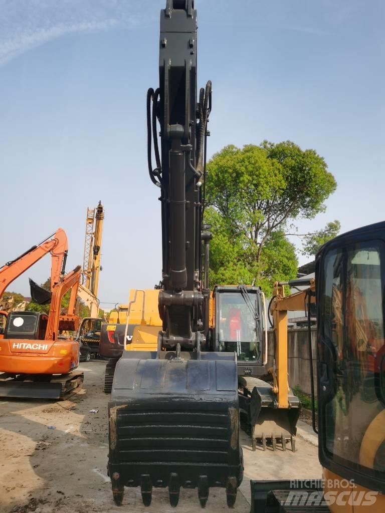 Volvo EC 250 D L حفارات زحافة