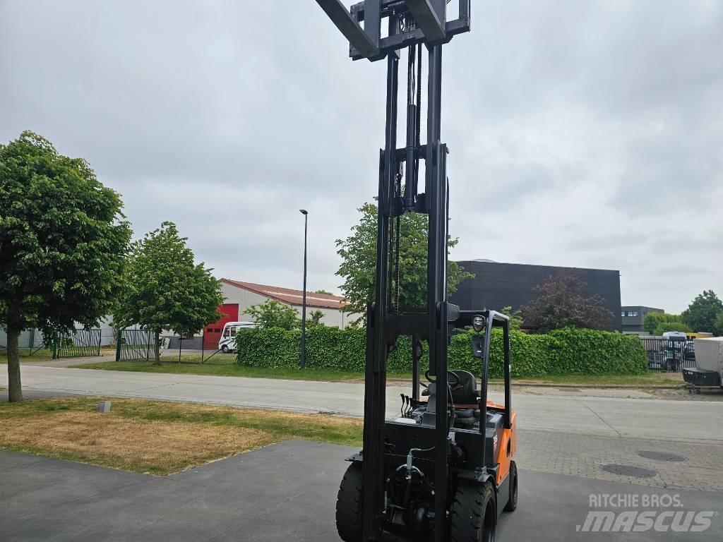 Doosan D 35 S-7 شاحنات الديزل
