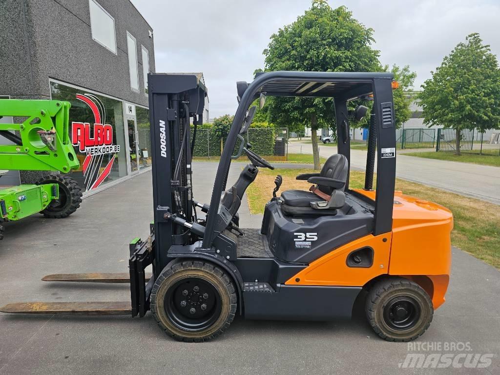 Doosan D 35 S-7 شاحنات الديزل