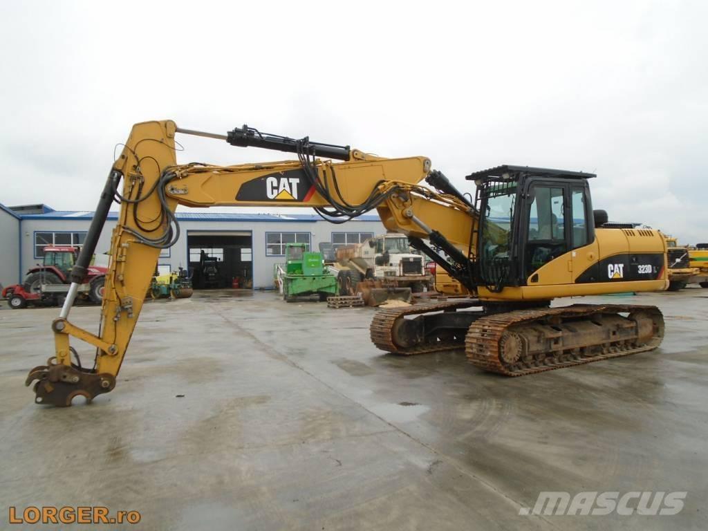 CAT 323 D حفارات زحافة