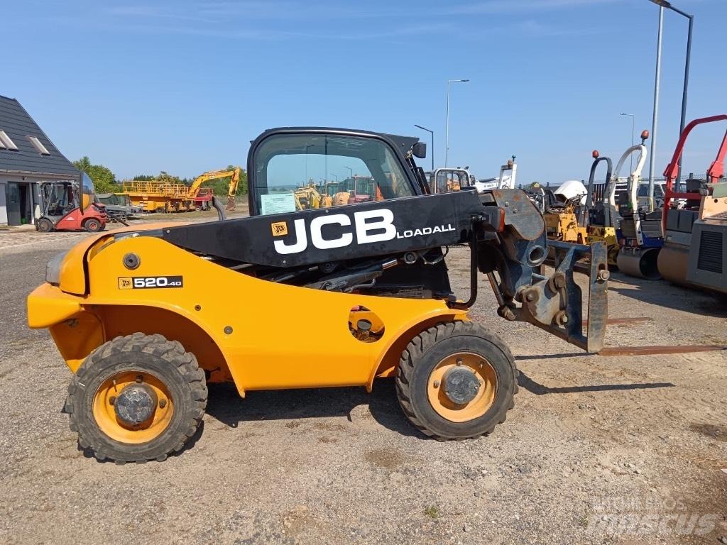 JCB 520-40 مناولات متداخلة