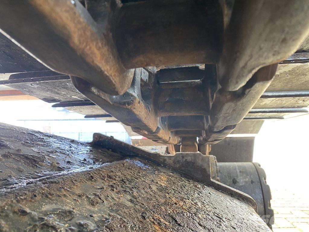 Hitachi ZX 180 LC-3 حفارات زحافة