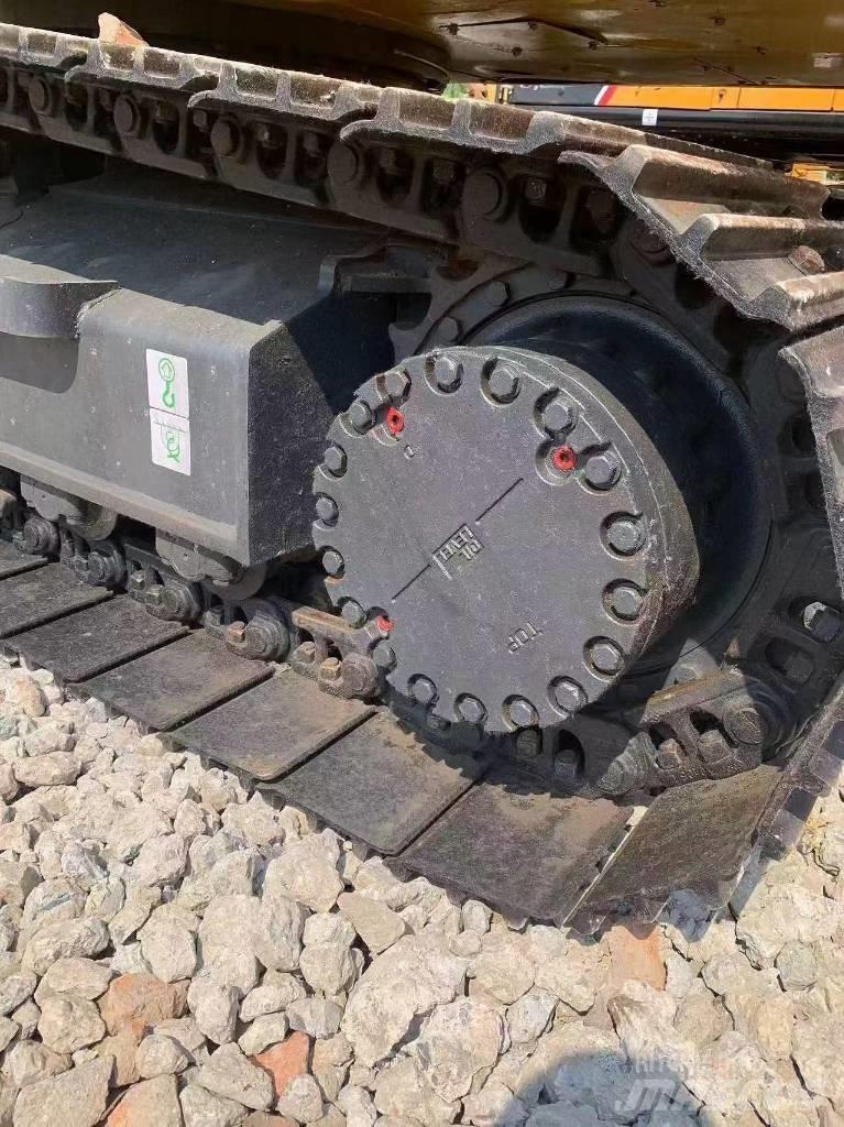 Komatsu PC 210 LC حفارات زحافة