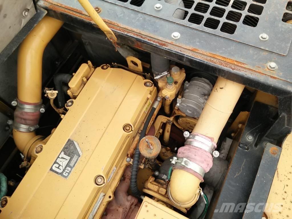 CAT 345 D L حفارات زحافة