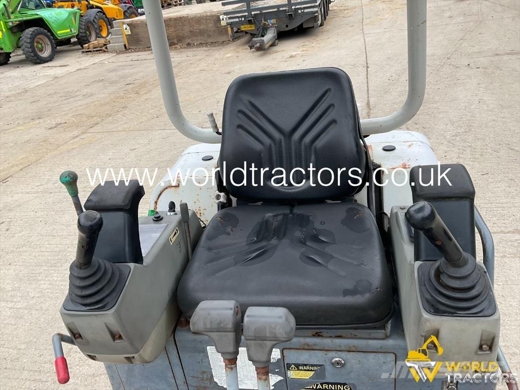 Takeuchi TB 016 حفارات صغيرة أقل من 7 طن (حفارات صغيرة)