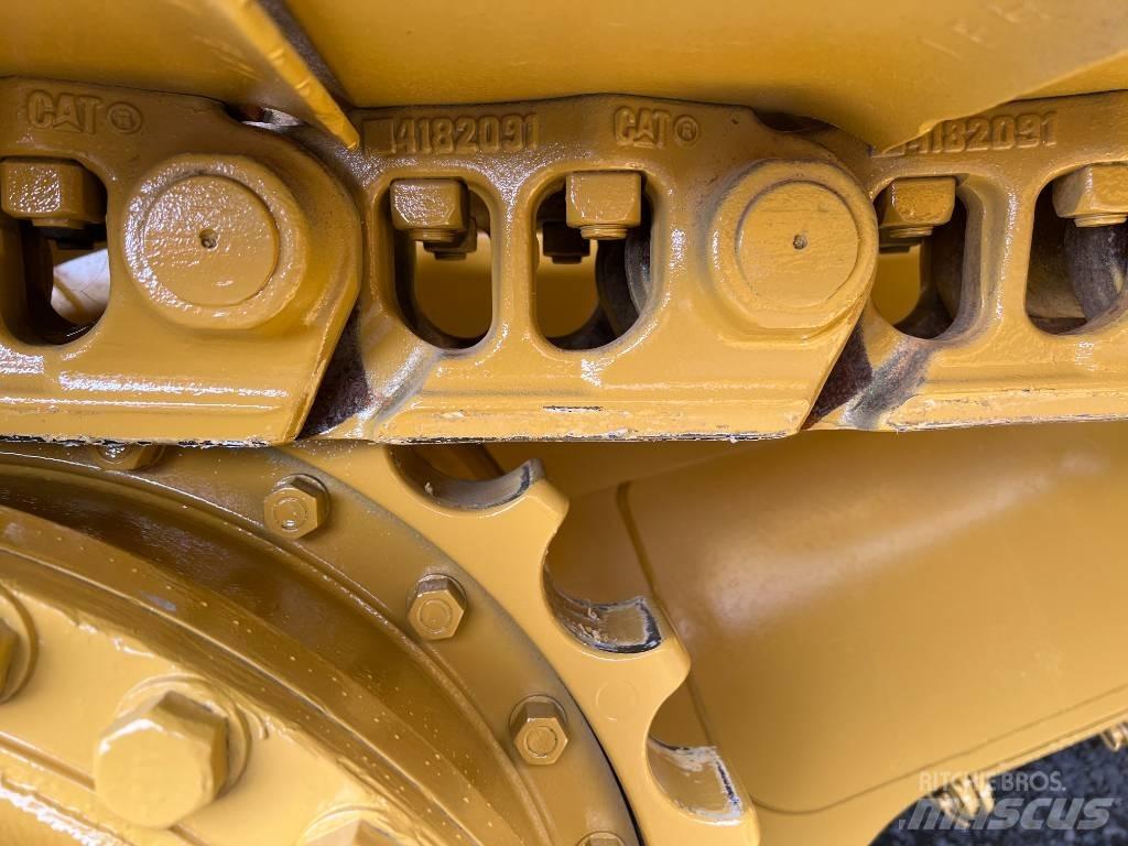 CAT D 6 T LGP بلدوزرات مجنزرة