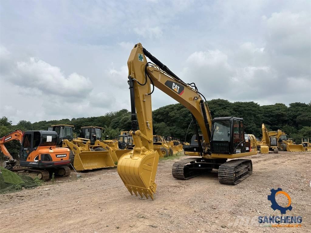 CAT 320 D حفارات زحافة