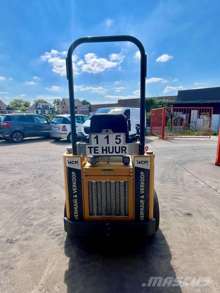 Knikmops KM 100 لوادر بعجل