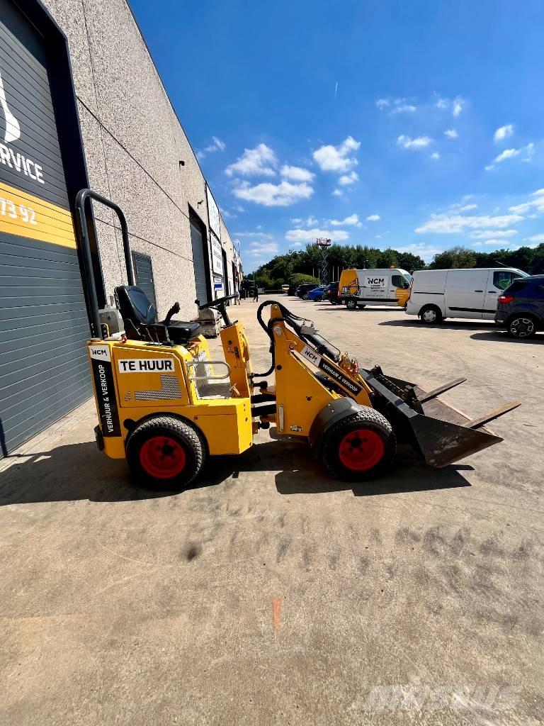 Knikmops KM 100 لوادر بعجل