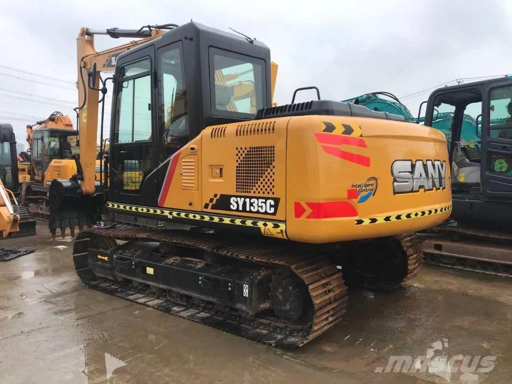 Sany SY 135 C حفارات زحافة
