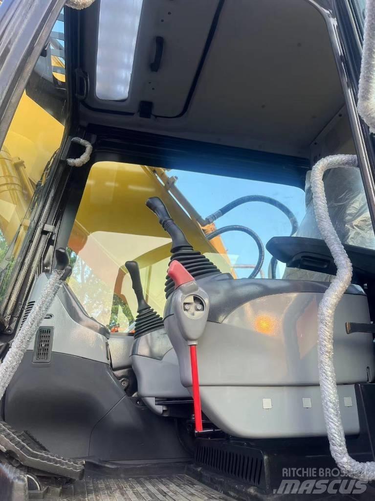 Komatsu PC 200-8 حفارات زحافة