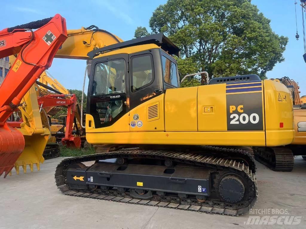 Komatsu PC 200-8 حفارات زحافة